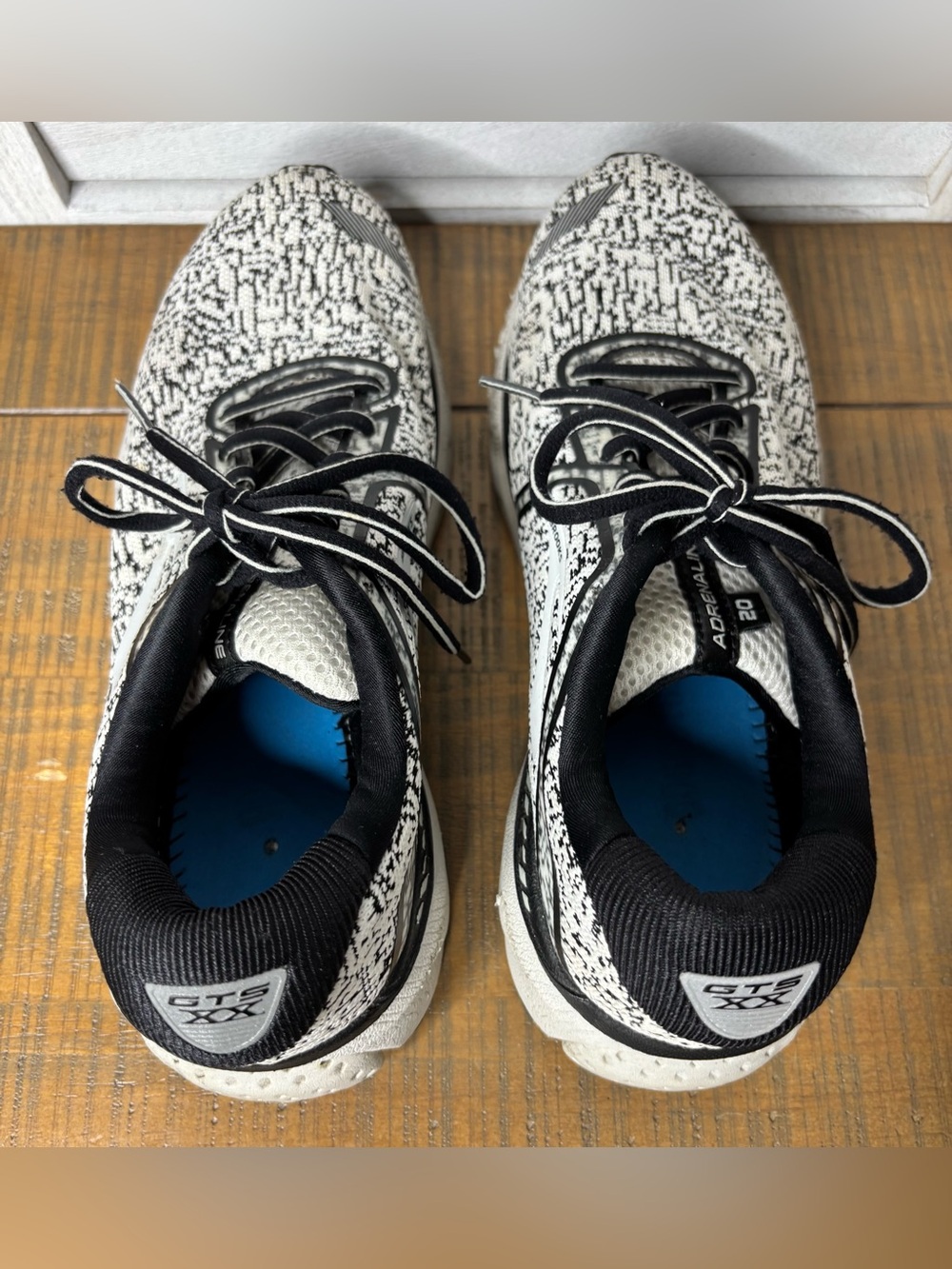 Brooks Adrenaline GTS 20 Oreo Black White Running Shoes Womens 9 M No Insoles - Picture 4 of 16